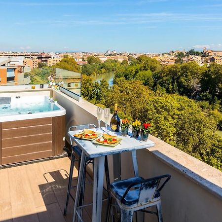 Penthouse With A Panoramic Rooftop In Trastevere With Seasonally Jacuzzi Roma Eksteriør bilde
