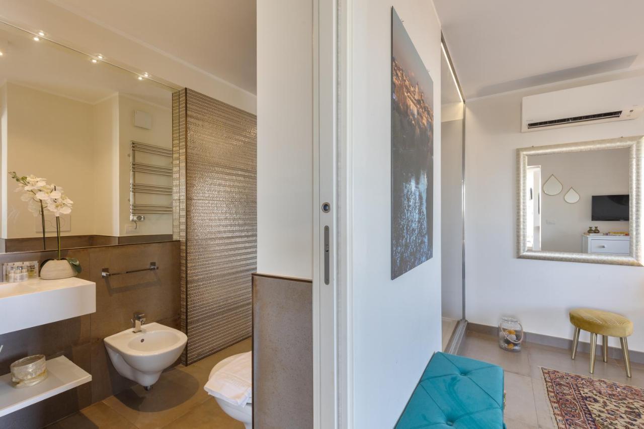Penthouse With A Panoramic Rooftop In Trastevere With Seasonally Jacuzzi Roma Eksteriør bilde