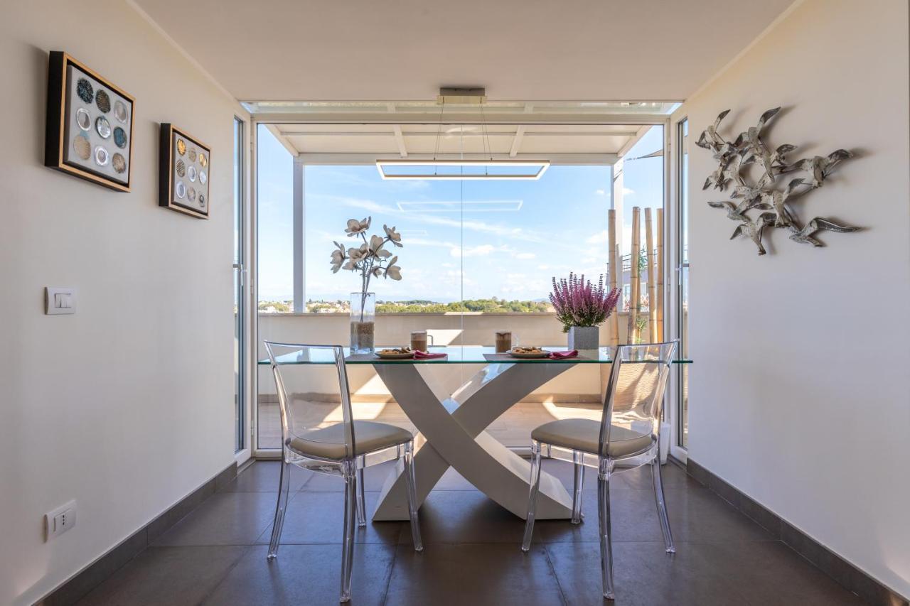 Penthouse With A Panoramic Rooftop In Trastevere With Seasonally Jacuzzi Roma Eksteriør bilde