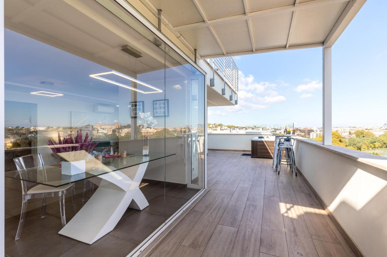 Penthouse With A Panoramic Rooftop In Trastevere With Seasonally Jacuzzi Roma Eksteriør bilde