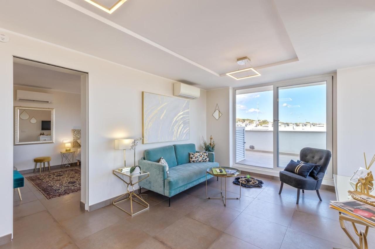 Penthouse With A Panoramic Rooftop In Trastevere With Seasonally Jacuzzi Roma Eksteriør bilde