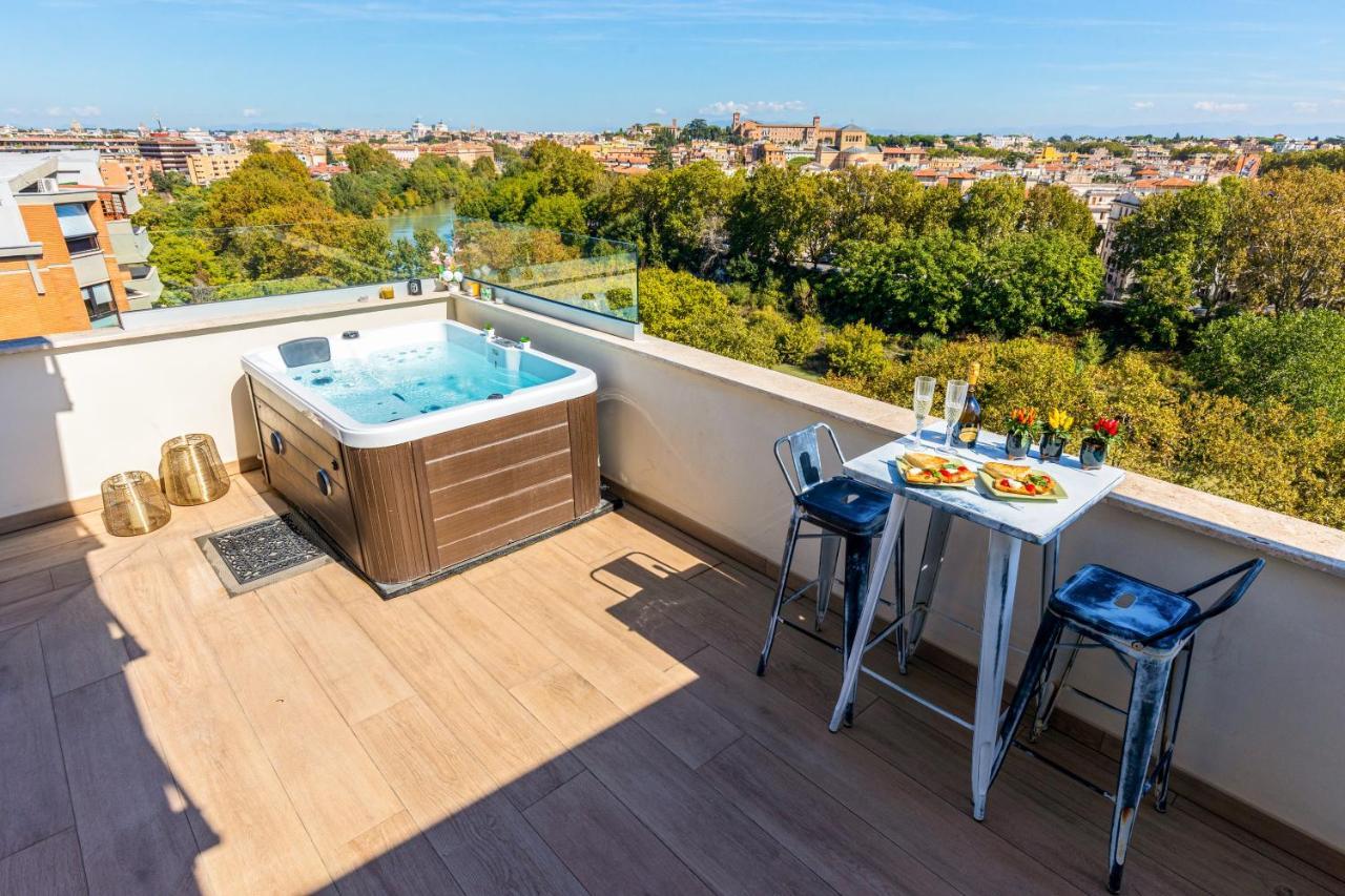 Penthouse With A Panoramic Rooftop In Trastevere With Seasonally Jacuzzi Roma Eksteriør bilde