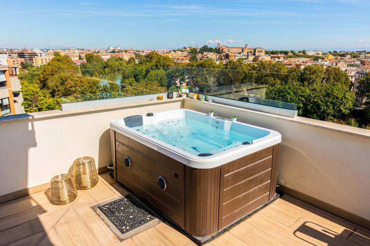 Penthouse With A Panoramic Rooftop In Trastevere With Seasonally Jacuzzi Roma Eksteriør bilde